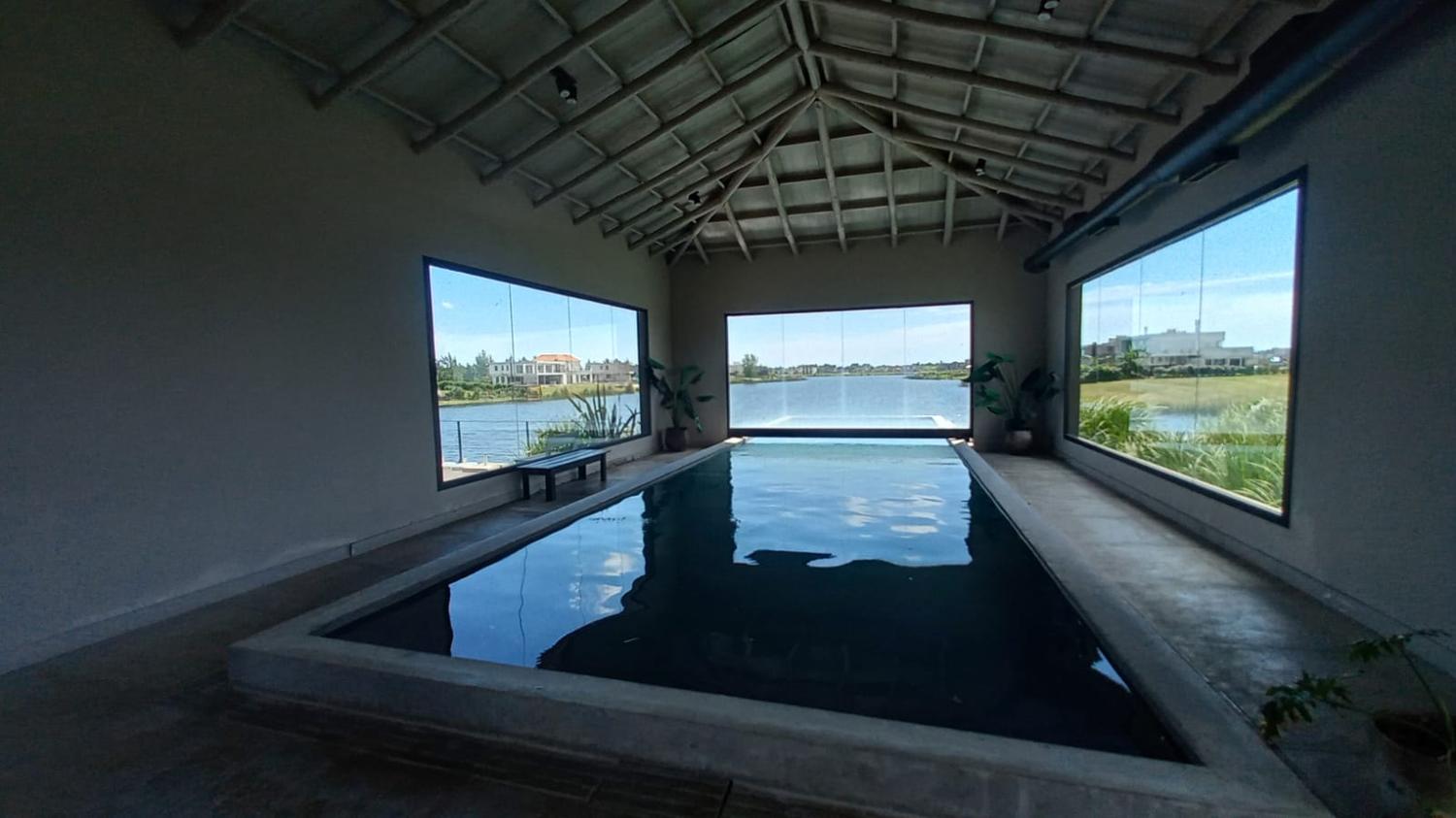Pileta climatizada en el Club House