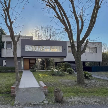 Casa en Venta en Grand Bell 1 de 4 Dormitorios - City Bell