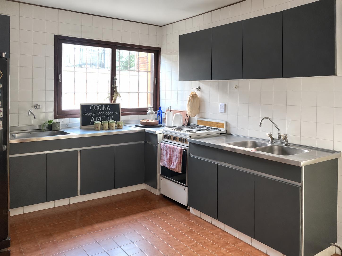 Cocina independiente con área de Lavandería