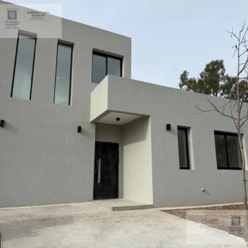 Casa en venta de 4 dorm en Santa Lucia Pilar del Este