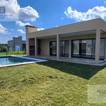 CASA ESTILO MINIMALISTA EN EL BARRIO EL ENSUEÑO