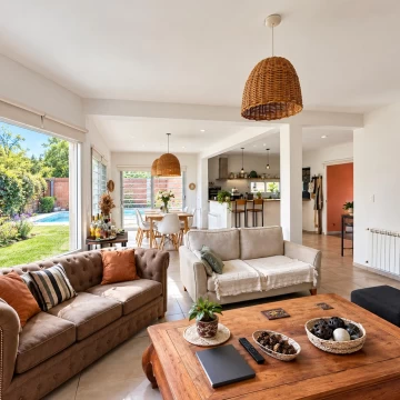 EXCELENTE DÚPLEX 05 AMBIENTES TIPO CASA CON PILETA Y JARDÍN CASAS DEL ESTE  PILAR DEL ESTE