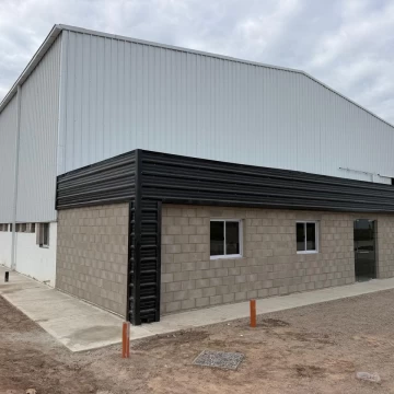 NAVE INDUSTRIAL EN VENTA EN ECOPARQUE | CON RENTA EN USD | ESCRITURA