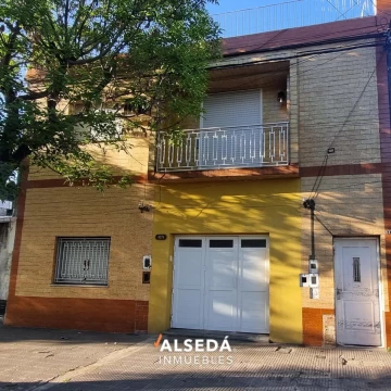 Casa  2 dor con cochera - Zona Oeste