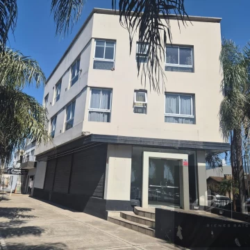Departamento de 3 ambientes al frente excelente construcción y estado .EDIFICIO CON SUM Y PARRILLA