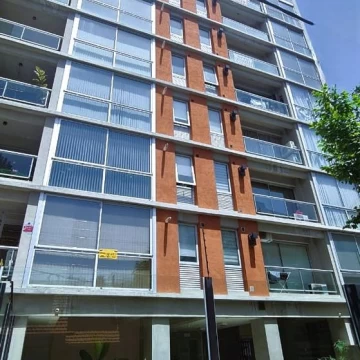 DEPARTAMENTO A ESTRENAR AL FRENTE CON BALCON 3 BAÑOS CENTRO RAMOS MEJIA.OP.COCHERA