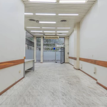 IMPORTANTE LOCAL EN RETIRO CON SUBSUELO Y OFICINAS
