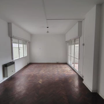 ¡PRECIO DE OPORTUNIDAD! 2 DORMITORIOS más DEPENDENCIA SOBRE AV. COLÓN