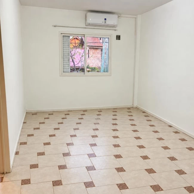 Departamento de 3 Ambientes con Excelente Conectividad - 1° Piso por Escalera