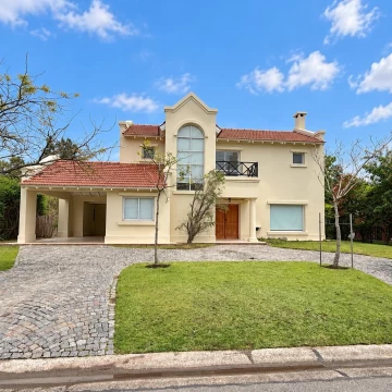 Casa en alquiler, al agua en Las Glorietas con 3 dorm, play, pileta y jardin a la puesta del sol