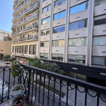 Venta Departamento 4 ambientes en el Centro con dependencia y cochera opcional