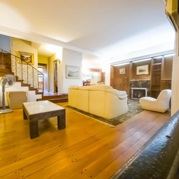 Casa/PH, Flores, 8 ambientes, 3 Dorm, 2 baños, 2 Toilette, Depend, Cochera(2 autos), Patio, Quincho