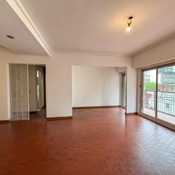 Departamento en venta de 3 ambientes con dependencia y cochera en Colegiales 