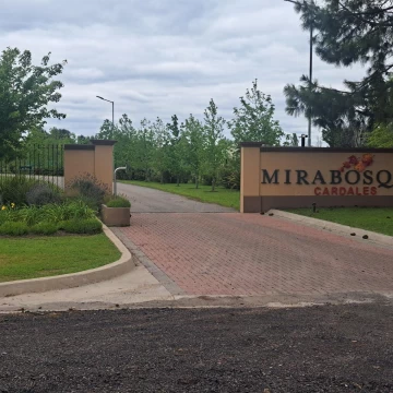 VENTA/ LOTE DE 1000 M2 EN BARRIO CERRADO MIRABOSQUES/ PERMUTA Y FINANCIACION