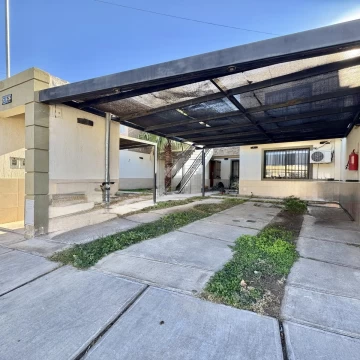 Departamento en venta en barrio privado de Guaymallén, 2 dormitorios, planta baja y cochera