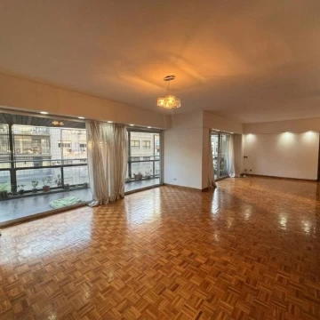 Alquila departamento 5 ambientes en Recoleta con cochera doble