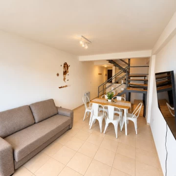 Dúplex en excelente estado con vista al lago y cochera | Mitre al 1600