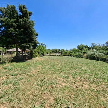 Venta lote de 730 m2 con mejoras, Parque Sakura, Exaltacion de la Cruz