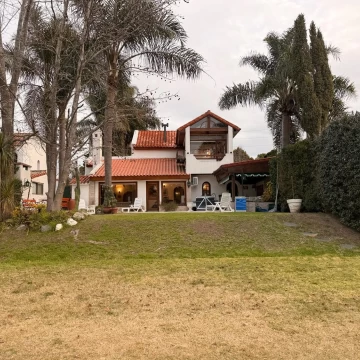 Impecable casa en venta en el CC Larena