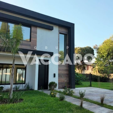 Venta de Casa 4 Ambientes en Villa Udaondo, Ituzaingó