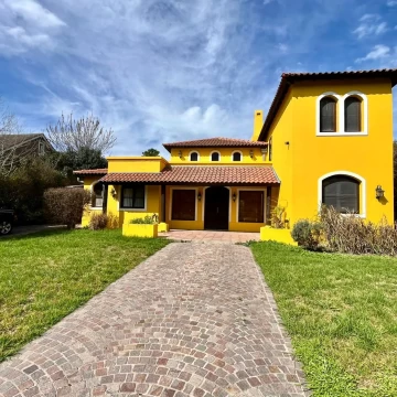 Venta de Casa en La Celina , Ingeniero Maschwitz, Lote de 1000 mts y pileta.