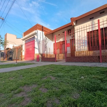 VENTA CASA QUILMES 5 AMBIENTES CON PATIO Y TERRAZA