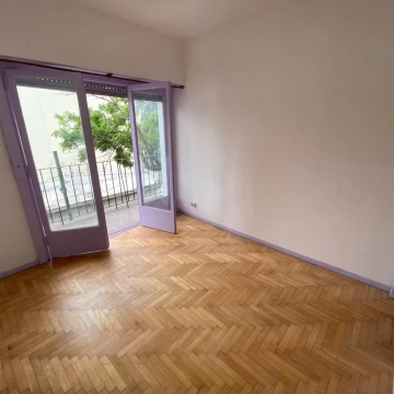 Alquiler Depto 2 ambientes con balcón refaccionado