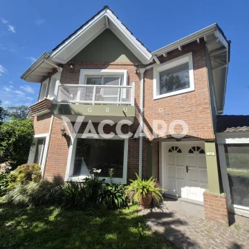 Venta de Casa 4 amb barrio cerrado maria elena, seguridad ,piscina 3 dormitorios