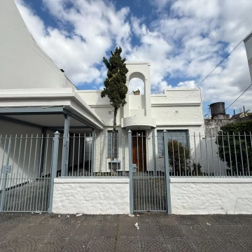 Casa 3 ambientes alquiler Ramos Mejía