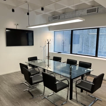 ALQUILER DE OFICINA CORPORATIVA EN PISO 2 DE 352 M² AMOBLADA CON 2 COCHERAS EN MICROCENTRO