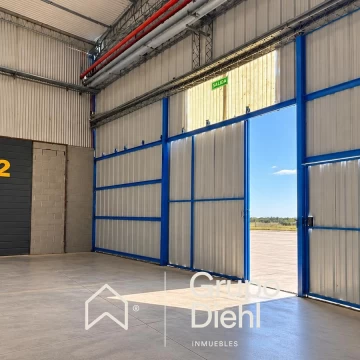 Excelente nave industrial EN ALQUILER predio con seguridad