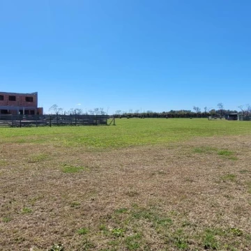 Lote en venta. EXCELENTE Ubicación, Area13, listo para construir