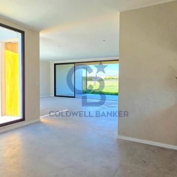 OPORTUNIDAD! VENTA CASA A ESTRENAR CON PILETA Y FONDO AL VERDE SAN SEBASTIAN AREA 12