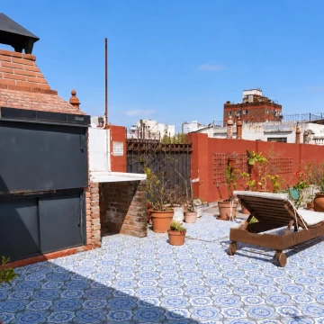 PH en Boedo con entrada independiente, terraza y parrilla.