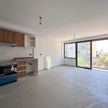 Venta semipiso 2 ambientes con balcon en Morón (B)