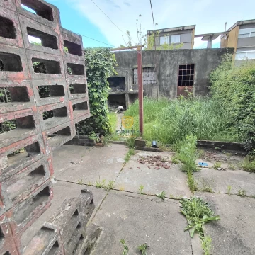 Apartamento en venta en Canelones con 2 dormitorios para reciclar