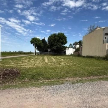 Se vende terreno en esquina en Ricardone