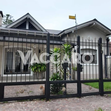 Venta de Casa 4 Ambientes en Castelar Sur, Morón