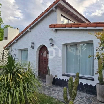 Casa  en Venta en Champagnat, Pilar, G.B.A. Zona Norte