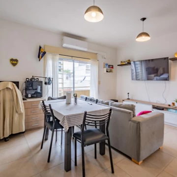 Venta - PH - 2 Ambientes - Balcon - Frente - Monte Castro - Apto Credito - Permuta