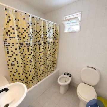 1792695800.jpg