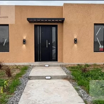 CASA 3 AMBIENTES PILETA JARDIN PARRILLA GALERIA EN NUEVO MASCHWITZ APTO CREDITO
