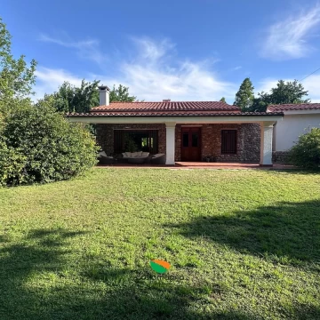 Casa Planta baja 3 dormitorios con Gran Parque y Pileta
