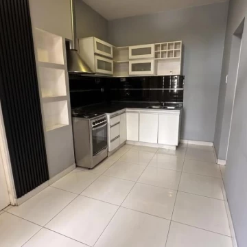 Alquiler PH 2 amb. con patio y sin expensas en Lanús Oeste, ideal pareja