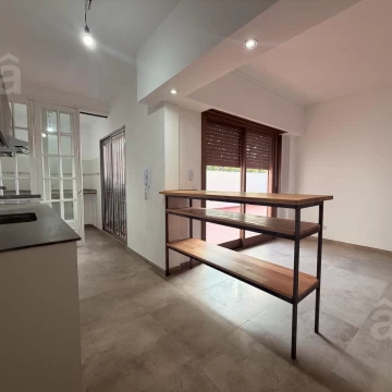 Departamento en Villa Ballester - Venta - Tres Ambientes c/ Cochera Cubierta.