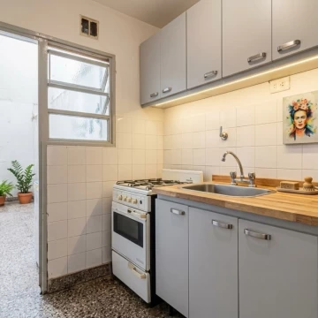 Castro 1157 Piso 0 Departamento B
