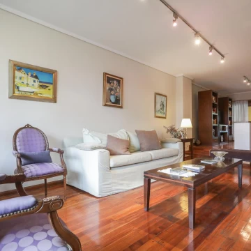 Venta casa 6 ambientes en Haedo, jardín con pileta y cocheras