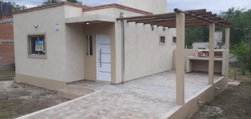 VENDO CASA EN MOLINARI CON TERRENO DE 500MTS 2 DORMITORIOS