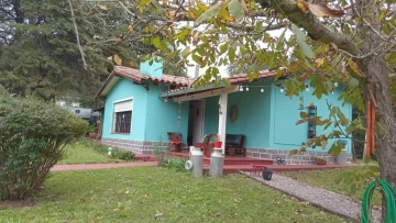 VENDO CASA EN COSQUÍN  CON PARQUE Y PILETA