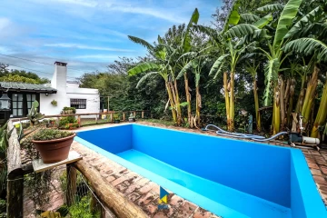VENTA DE CASA CON PILETA Y QUINCHO EN  ARGÛELLO